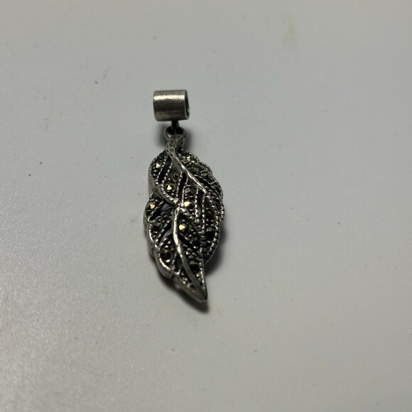 Pendant - Picture 2 of 3